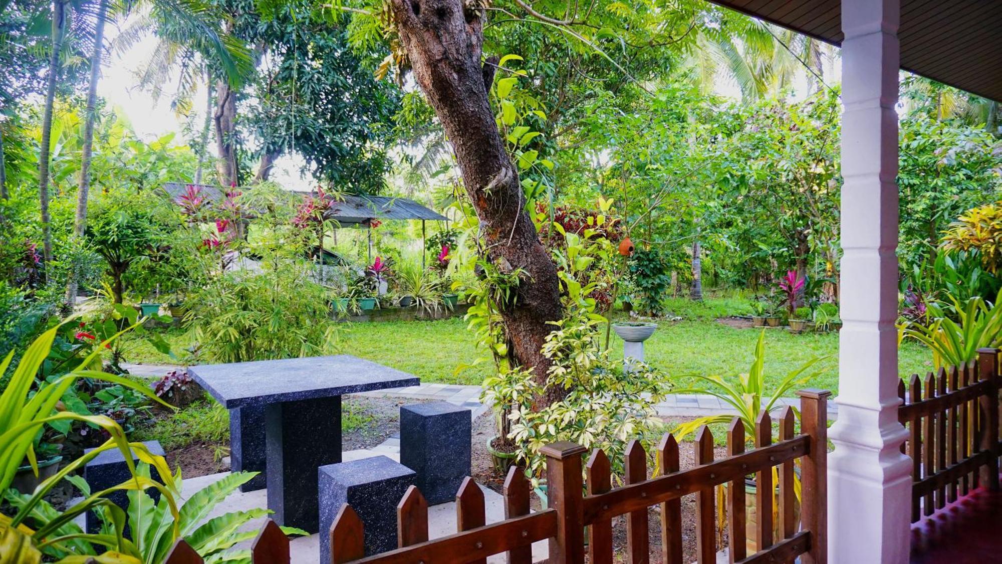 Lake Island Home Stay Dambulla Exteriör bild