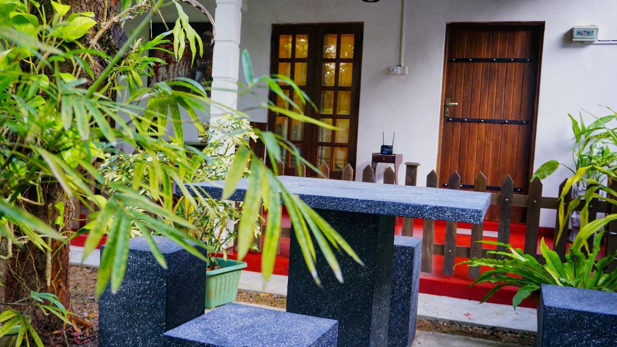 Lake Island Home Stay Dambulla Exteriör bild