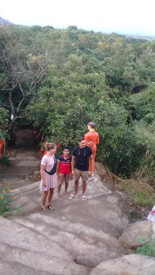 Lake Island Home Stay Dambulla Exteriör bild